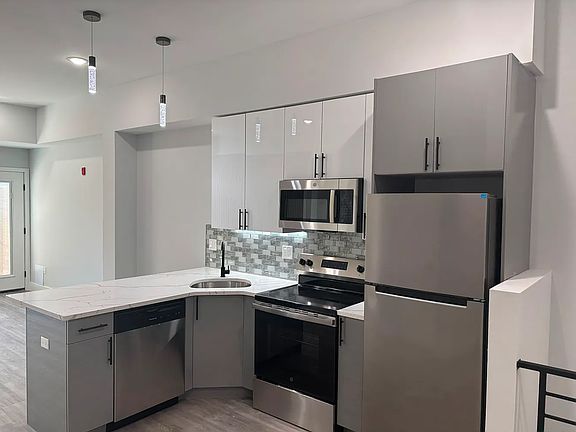 4th image of 1108 W Dauphin St #4A