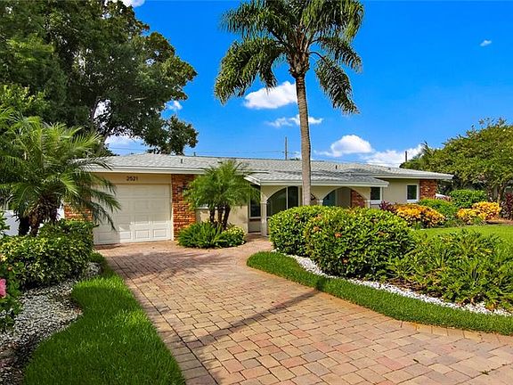 4th image of 2521 Tropical Shores Dr SE