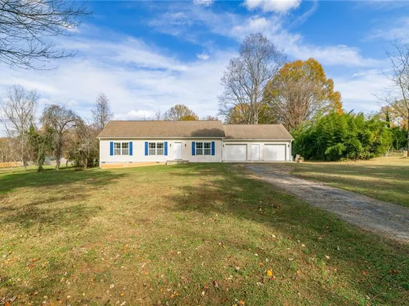 8008 Pate Dr, Oak Ridge, NC 27310