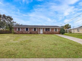 7115 Peninsula Dr, Pensacola, FL 32526