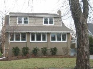 129 N Avon Rd, Elmhurst, IL 60126