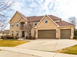 922 Edgewood Dr, Sugar Grove, IL 60554