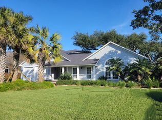 1032 N Austin St, Rockport, TX 78382