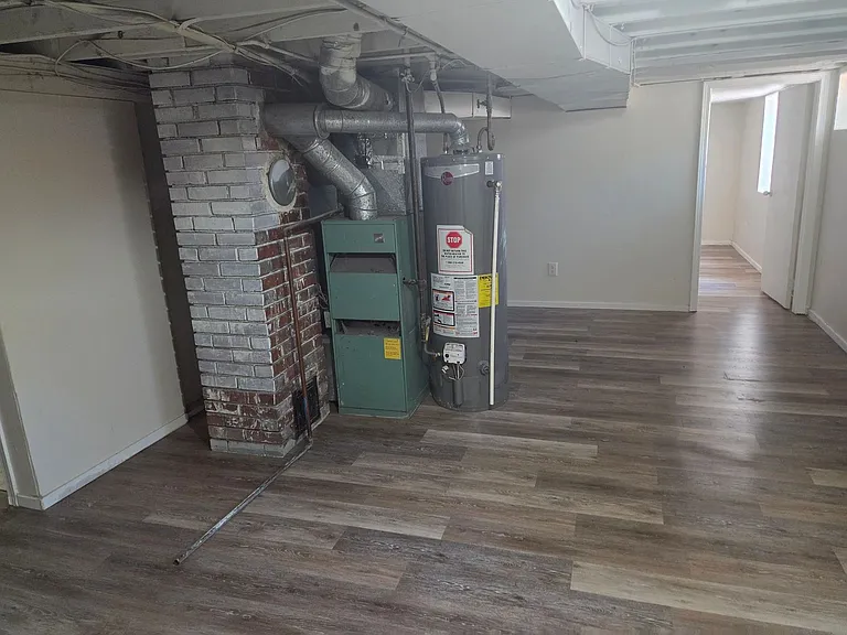 1417 E Wellesley Ave — Photo 13