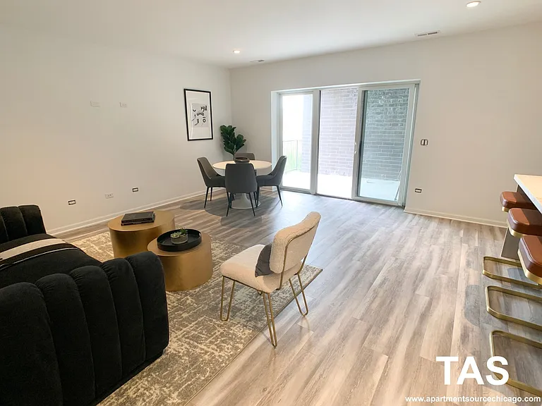 2535 W Fullerton Ave #303 — Photo 8