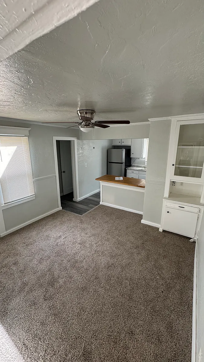Building Photo - 115 S Shasta St #4