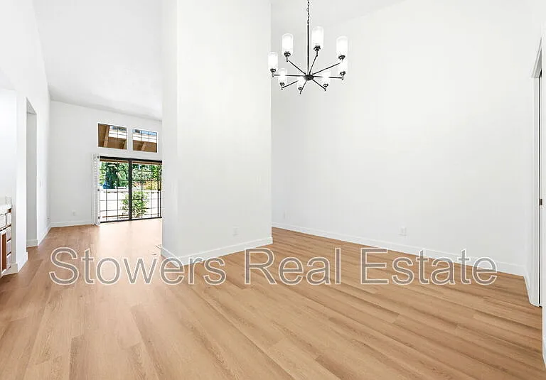 2033 Raphael Ct — Photo 19