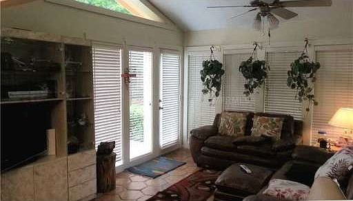 5th image of 242 E Hornbeam Dr