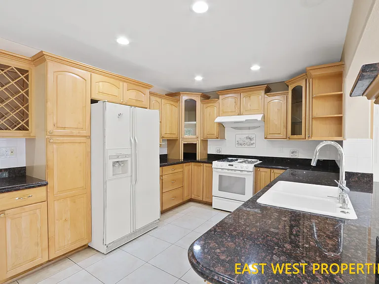 11186 Lavender Ave — Photo 14