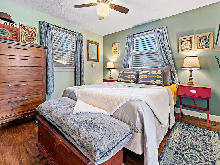Large bedroom with queen memory foam mattress. Room large enough for a king size bed.