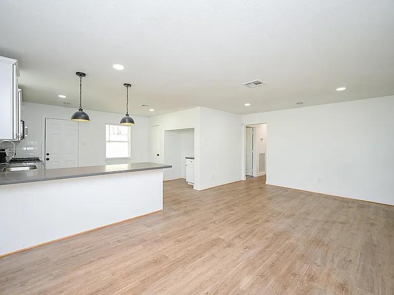 4710 Hershe St — Photo 17