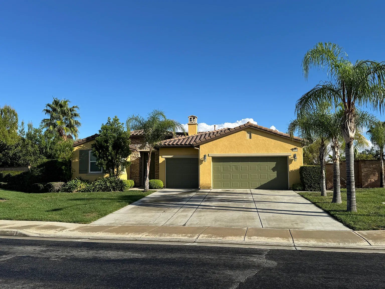 4 bed, 2424 sqft, $4,500 — Photo 1