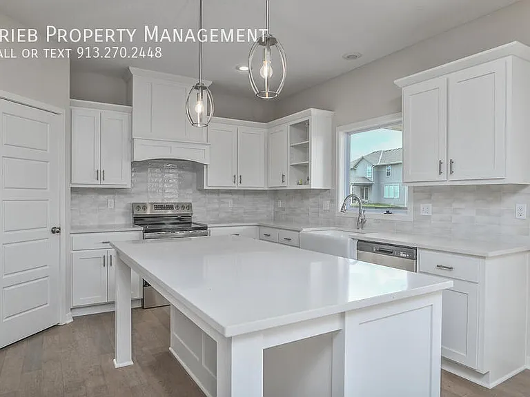 2677 W Dartmouth St — Photo 21