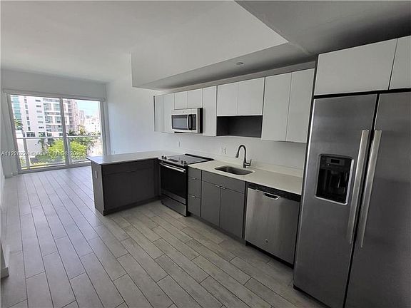 4th image of 321 NE 26th St #809