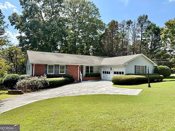 2nd image of 5 Plantation Cir
