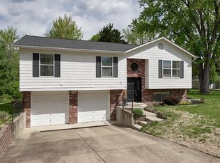331 Reindeer Dr, Ballwin, MO 63021