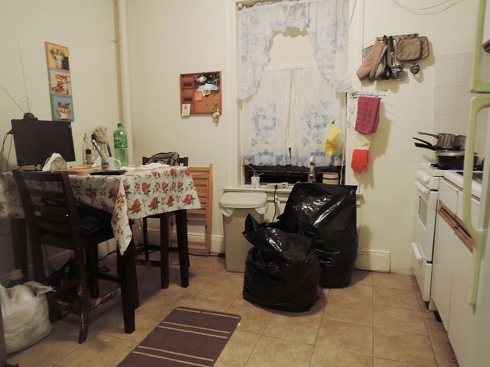 2nd image of 2424 42nd St APT C5