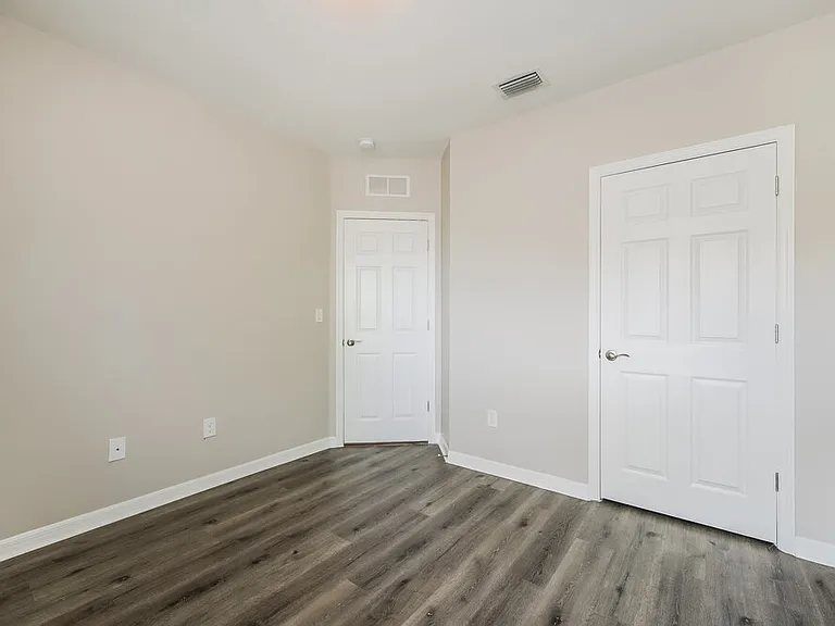 627 SW 27th Ter — Photo 16