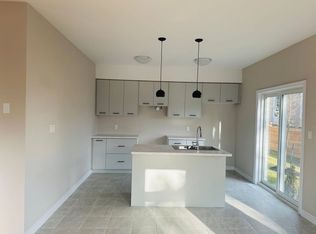 5672 Dorchester Rd #40, Niagara Falls, ON L2G 5S3