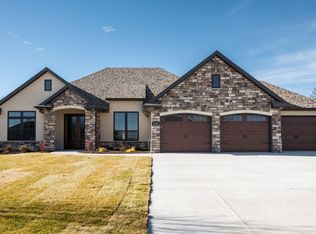 1105 N Shallow Ridge Cir, Columbia, MO 65201