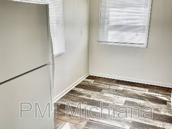 3rd image of 4628 Meadow Ln