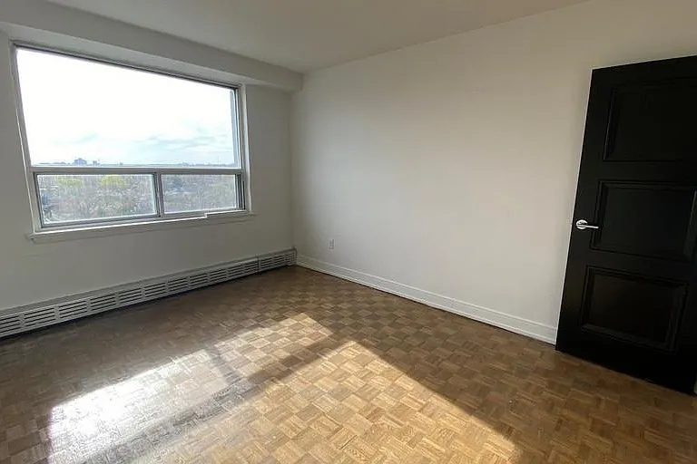 66 Spadina Rd — Photo 9
