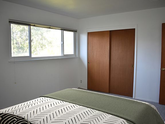 5th image of 311 Waverley St APT 3