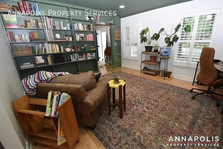 449 Alfreton Ct — Photo 10