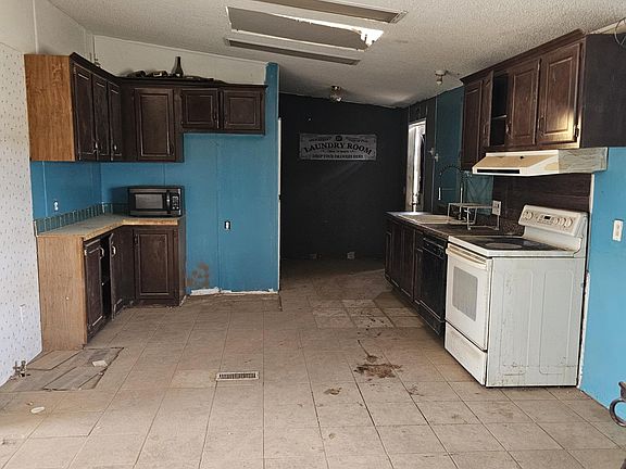 3rd image of 14020 W Park Rd