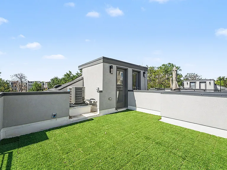2816 Federal Blvd — Photo 17