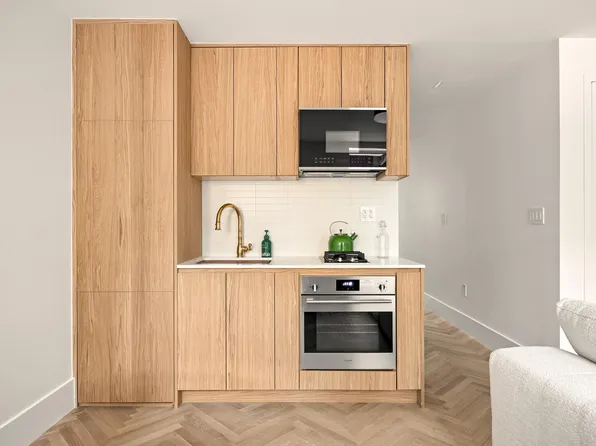 95 Monroe Street image 15 of 20