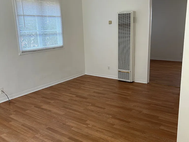 2435 De La Vina St #E — Photo 3
