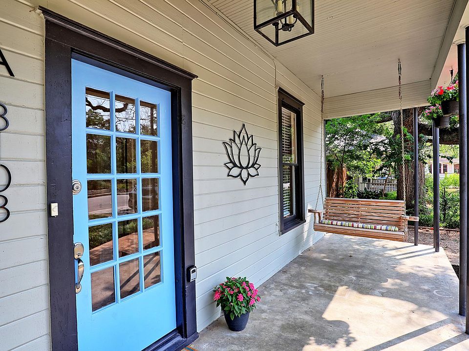 Front porch for this unit only