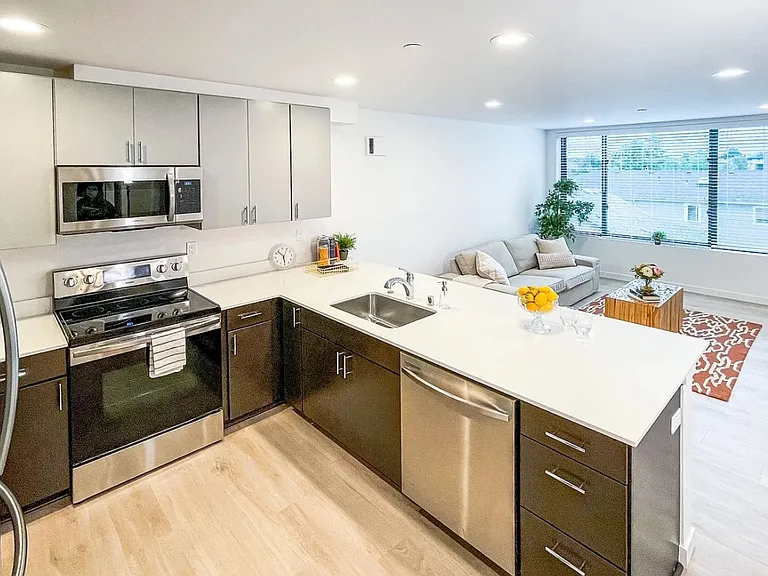 Edric Apartments — Photo 8