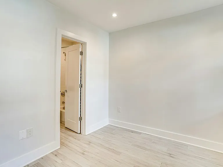 727 Quebec Pl NW #B — Photo 8