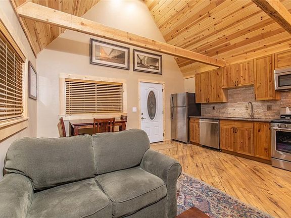 3rd image of 917 Sequoia Dr