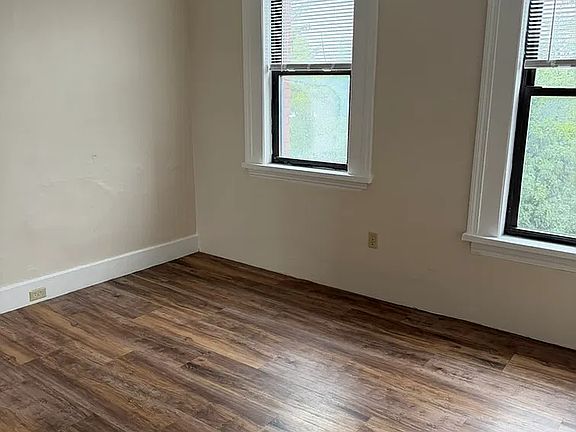 3rd image of 39 William St #203