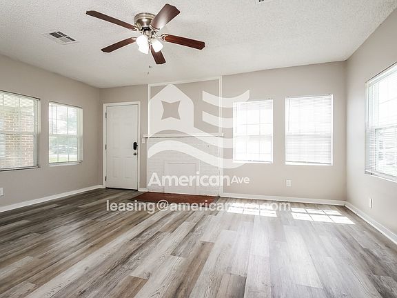 1372597_001_living_room_2.jpg