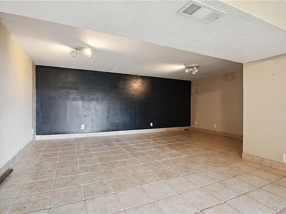 5th image of 8211 Pleasant Valley Rd
