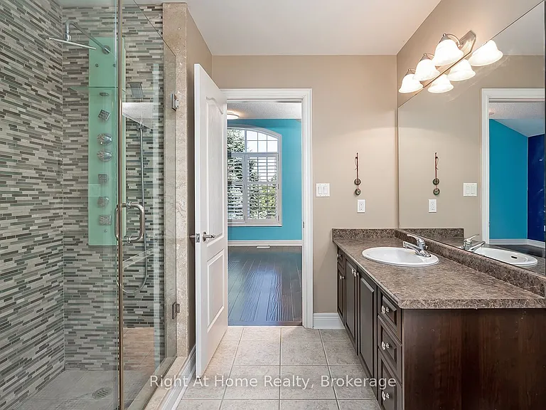 2096 Bingley Cres — Photo 21