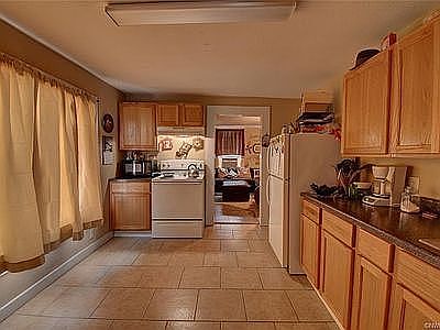3rd image of 657 Egan St