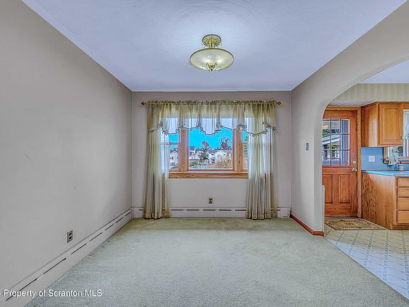 5th image of 211 Green St