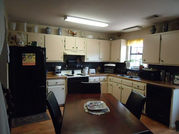 5th image of 105 Steven Ln