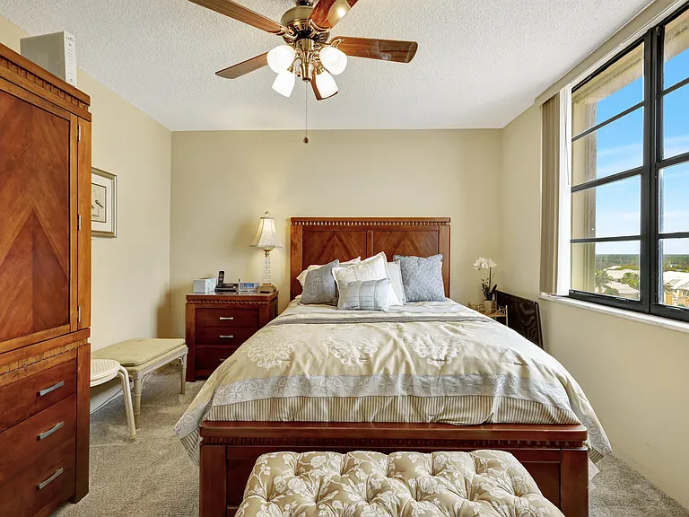 840 Ocean Dr #806 — Photo 37