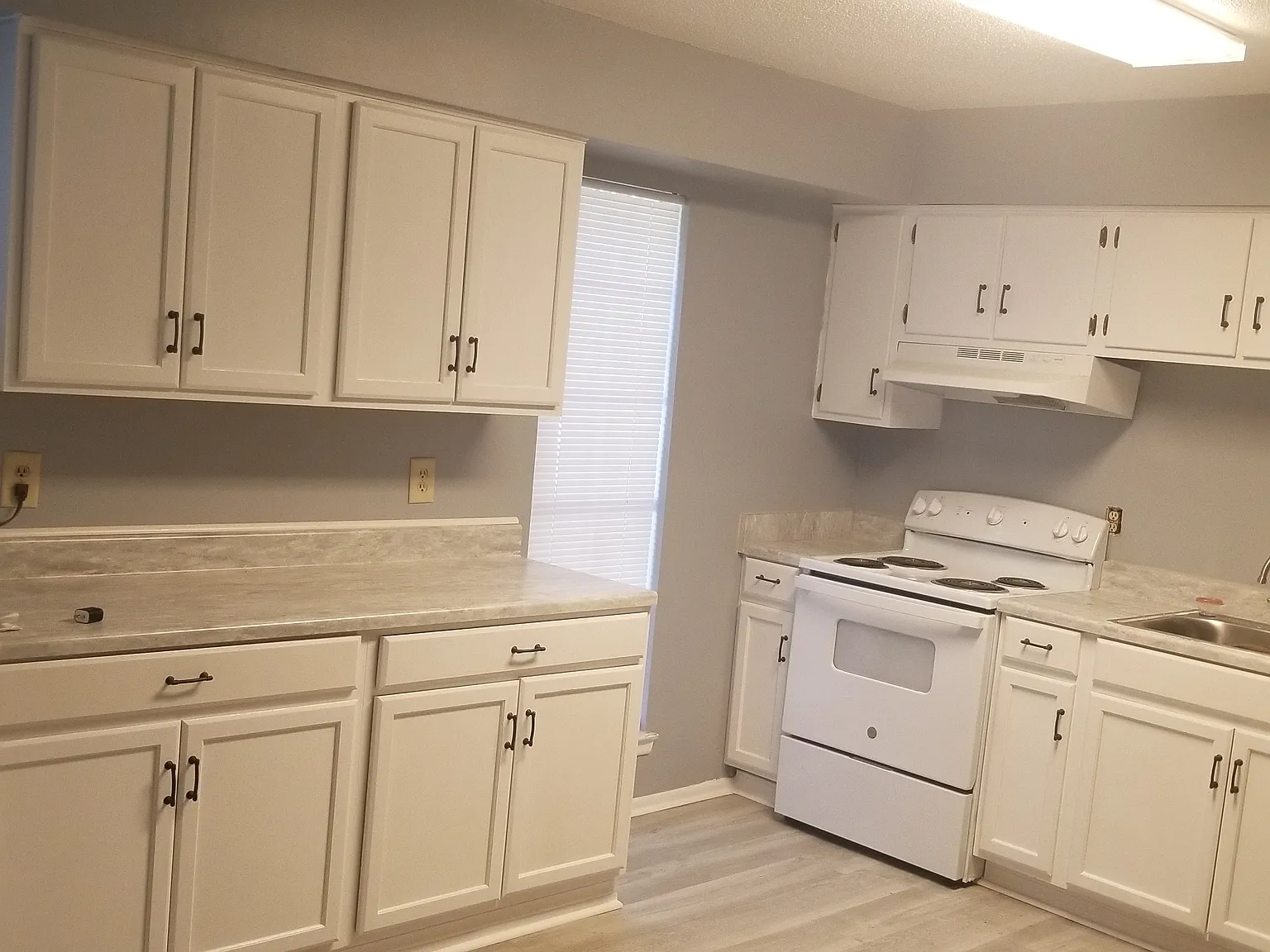 2 bed, 932 sqft, $900 — Photo 2