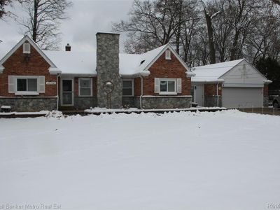 4092 Woodstock Rd, Waterford, MI, 48328