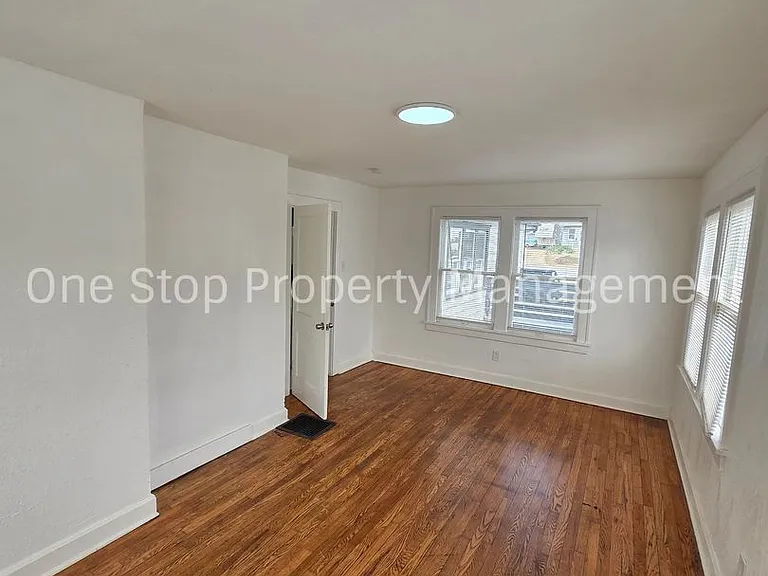 1813 E 85th St — Photo 14