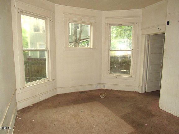 4th image of 804 Lancaster St