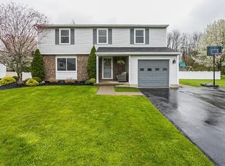 196 Wayfaring Ln, Rochester, NY 14612