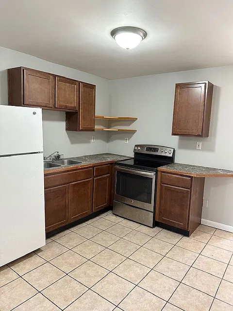 24 Broad St — Photo 1